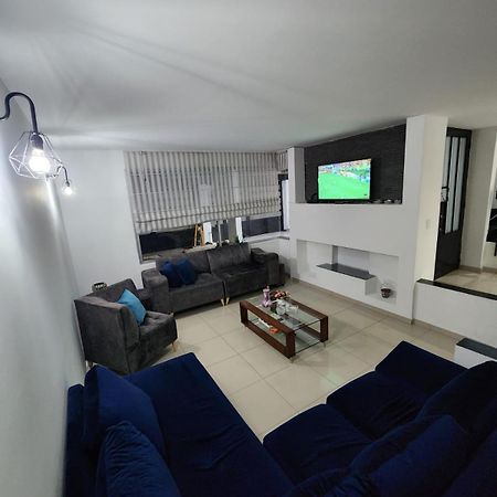 Villa Casa Chimenea A 5 Minutos Del Aeropuerto à Bogotá Extérieur photo